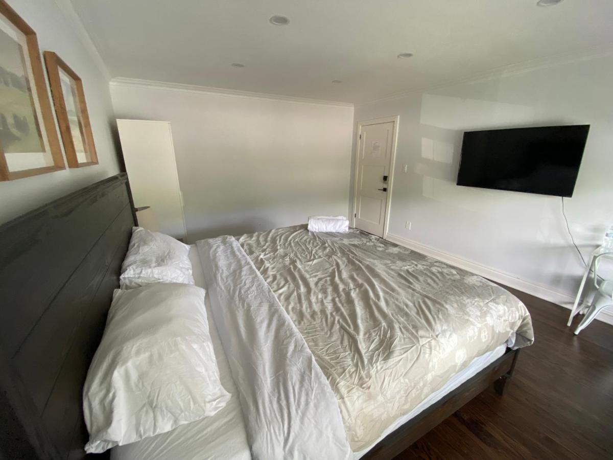 Yonge And Finch Subway !L Spacious & Bright Private Bedroom With Shared Amenties Торонто Экстерьер фото